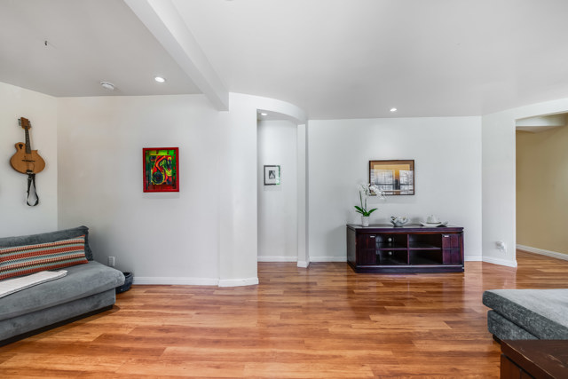 5244 Wilkinson Avenue photo 1