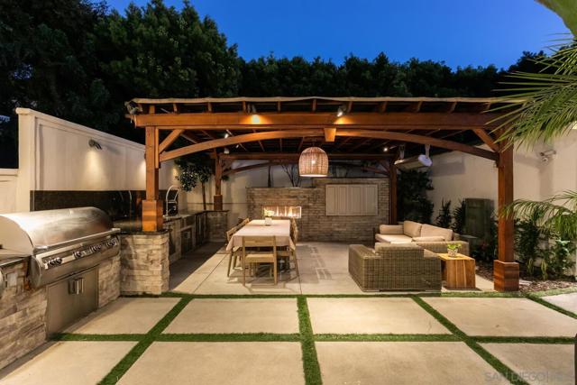 6411 Dowling Dr, La Jolla CA: https://media.crmls.org/mediaz/ecc5f169-79eb-4bd4-a0bf-59386be6efa7.jpg