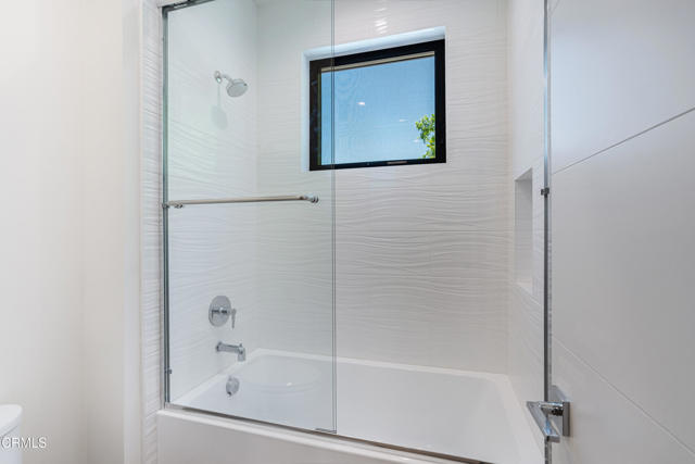 Detail Gallery Image 40 of 68 For 2821 Los Robles Rd, Thousand Oaks,  CA 91362 - 3 Beds | 2/1 Baths