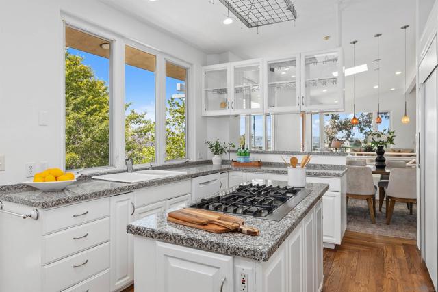 405 W Nutmeg St, San Diego CA: https://media.crmls.org/mediaz/ecc7255e-6456-436b-94bd-3016603aeef3.jpg