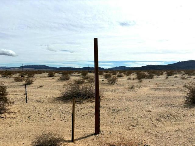 81325 29 Palms Highway, 29 Palms CA: https://media.crmls.org/mediaz/ecc77529-9aaf-42e9-8830-adc18f3b407a.jpg