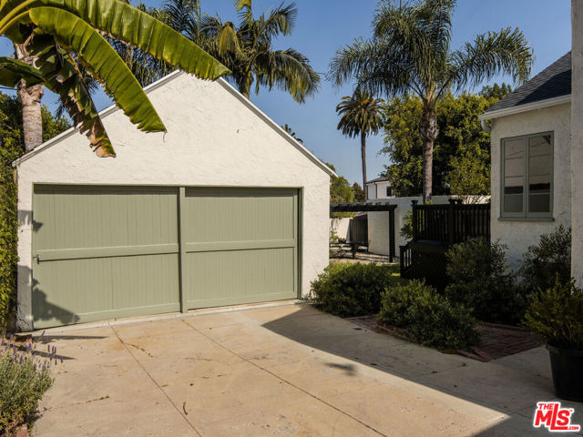 1612 S Ogden Drive, Los Angeles CA: https://media.crmls.org/mediaz/ecc78b99-96fa-4985-9f30-f2ee5da5966d.jpg