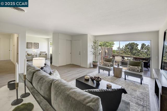 2101 PTARMIGAN DR, Walnut Creek CA: https://media.crmls.org/mediaz/ecc7ce19-6835-4afa-87cb-ead4885909cd.jpg