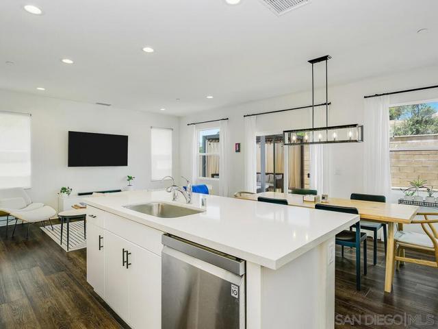 1882 Emily St, El Cajon CA: https://media.crmls.org/mediaz/ecc7fbd7-4a79-4ff4-b7e9-c259dad5a3d3.jpg