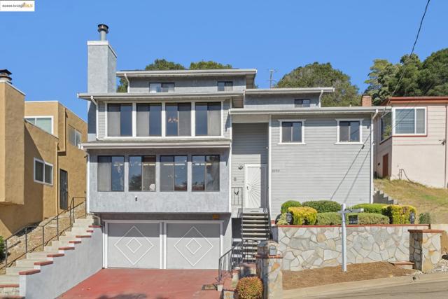 9090 Castlewood St, Oakland CA: https://media.crmls.org/mediaz/ecc874dc-b7d5-42f0-81ac-98e58ef01625.jpg