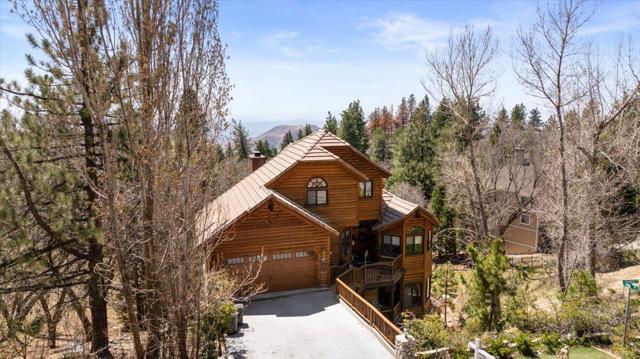 30097 Enchanted Way, Running Springs CA: https://media.crmls.org/mediaz/ecc942da-886a-4dcc-8850-62fbc3651f21.jpg