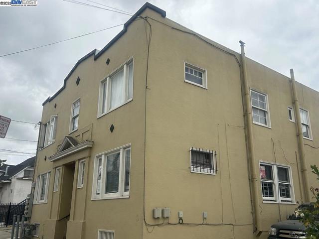 675 Brockhurst St, Oakland CA: https://media.crmls.org/mediaz/ecc9dc57-1796-4d5b-bed0-162f4fa1b749.jpg