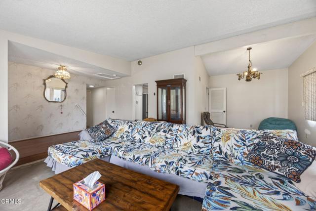 Detail Gallery Image 10 of 38 For 2110 Rhonda St, Oxnard,  CA 93036 - 3 Beds | 2/1 Baths