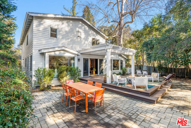 1514 Willow Drive, Topanga CA: https://media.crmls.org/mediaz/eccae208-0981-45d1-ab8e-5854dccacd2a.jpg
