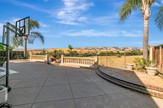 4224 Indigo Oak Court, San Jose CA: https://media.crmls.org/mediaz/eccb39fa-7d2c-4307-879c-e93ffc90359c.jpg