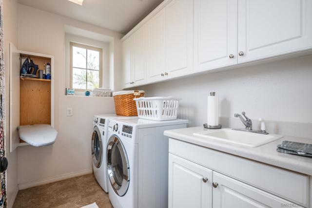 5621 Shasta Daisy Trl, San Diego CA: https://media.crmls.org/mediaz/eccb686f-aa81-47d5-9769-5f13f9697035.jpg
