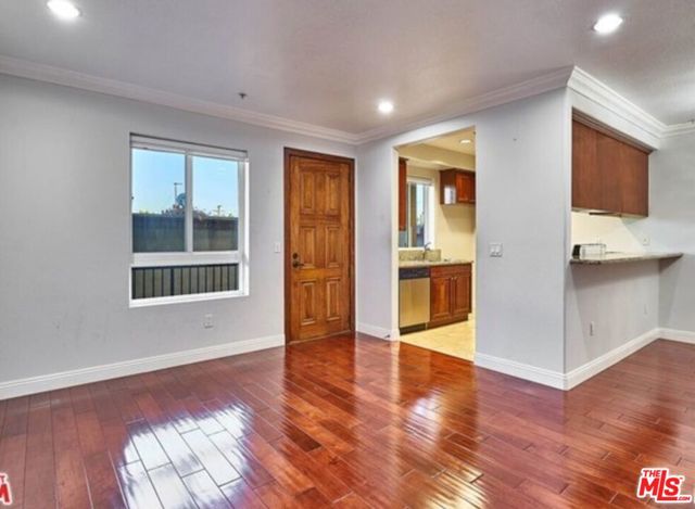1401 S St Andrews Place, Los Angeles CA: https://media.crmls.org/mediaz/eccb86e5-edff-4fec-83cc-05dcebca56c7.jpg