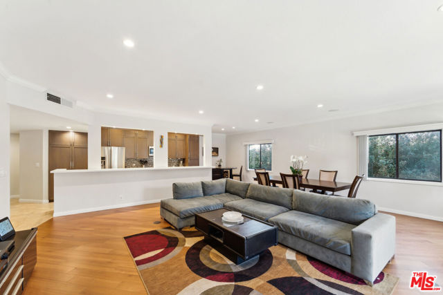 11737 Darlington Avenue, Los Angeles CA: https://media.crmls.org/mediaz/eccbe4a5-92a2-44ff-ab29-3a39d5df2f13.jpg