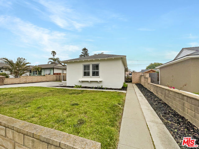 264 S Joanne Avenue, Ventura CA: https://media.crmls.org/mediaz/eccc35fc-f801-422b-af63-3cdf95227b40.jpg