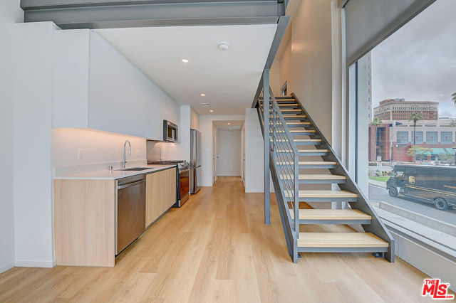 200 W Ocean Boulevard, Long Beach CA: https://media.crmls.org/mediaz/eccc908e-23bd-4aab-99cc-11774693d106.jpg