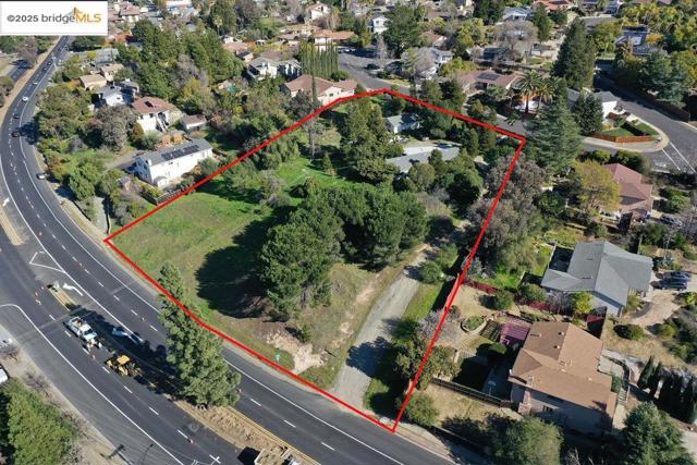 4058 Treat Boulevard, Concord CA: https://media.crmls.org/mediaz/eccc953b-9ce2-4c67-b9e0-81f9f84dede1.jpg