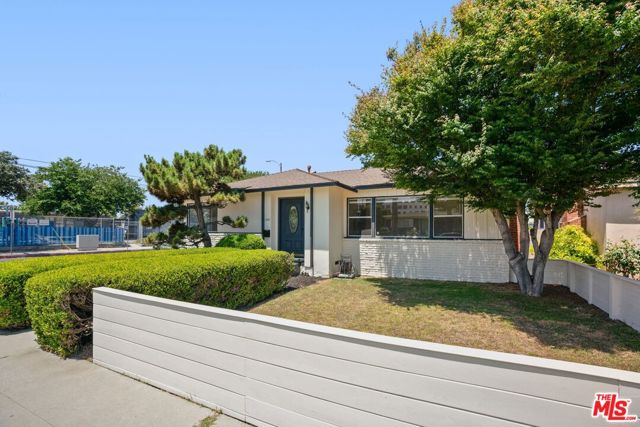 12127 Juniette Street, Culver City CA: https://media.crmls.org/mediaz/eccd01bf-51ba-4128-939f-ae9d5db42f3e.jpg