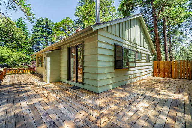 52551 Pine Ridge Road, Idyllwild CA: https://media.crmls.org/mediaz/eccd5276-b622-4e7d-aaa8-30b9926da4cd.jpg