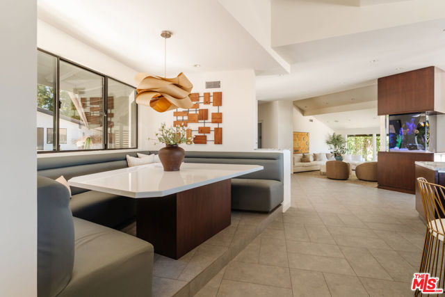 4 Buckboard Lane, Rolling Hills CA: https://media.crmls.org/mediaz/eccd7e8f-c49f-40d0-9516-1863c48ba88f.jpg