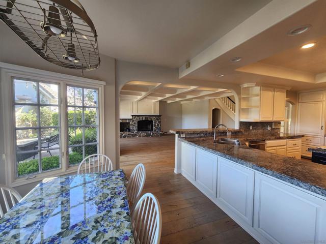 1402 Via Mil Cumbres, Solana Beach CA: https://media.crmls.org/mediaz/eccd914d-bab9-4572-b43e-b60830519fbf.jpg