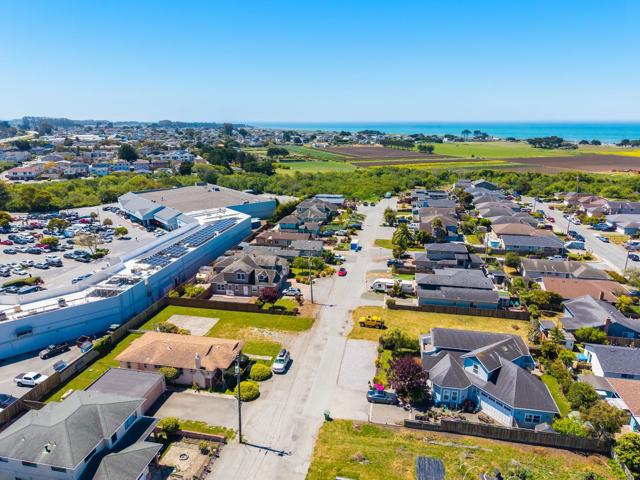411 Belleville, Half Moon Bay CA: https://media.crmls.org/mediaz/eccda020-b074-4c75-bc13-6525cc776d40.jpg