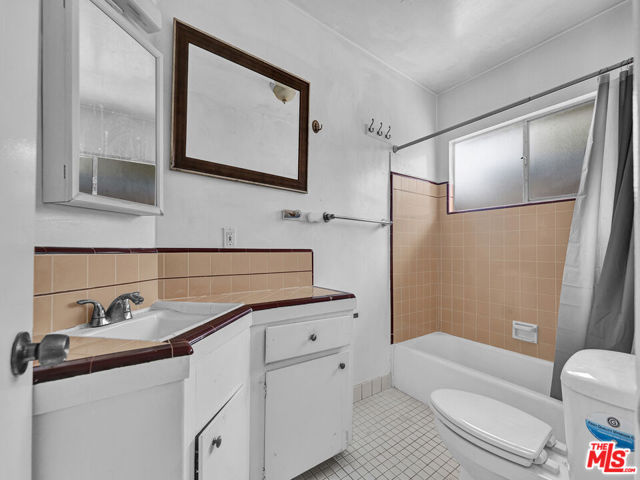 5401 Thornburn Street, Los Angeles CA: https://media.crmls.org/mediaz/ecce205d-7252-43ac-b74f-1be065e88206.jpg