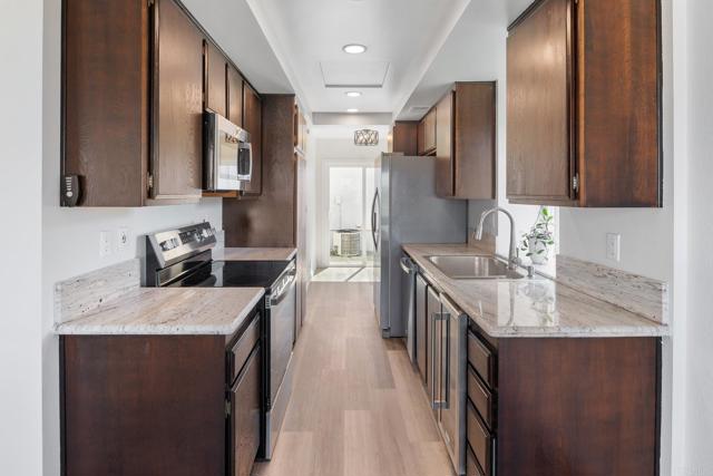 Image 10 of 32 For 2403 La Costa Avenue C