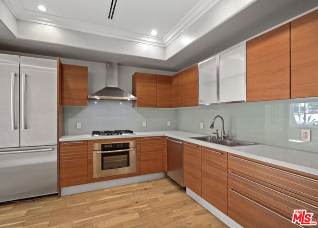 1283 Havenhurst Drive, West Hollywood CA: https://media.crmls.org/mediaz/ecce5bff-0bfc-4d08-a7b7-6fe72d83d7bd.jpg