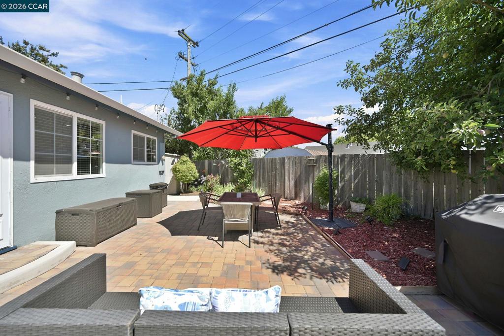 https://media.crmls.org/mediaz/eccf635e-2bec-4312-9ac0-63b4ec61058d.jpg?preset=X-Large