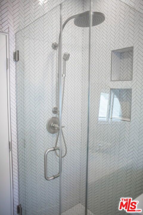 58 Paloma Avenue, Venice CA: https://media.crmls.org/mediaz/eccf8d8a-b245-400e-93f5-77291d01710b.jpg