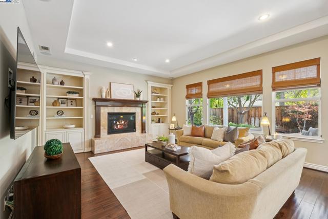 3633 Terrazzo Ct, Pleasanton CA: https://media.crmls.org/mediaz/eccfc5c8-686e-4df7-9f17-88b6f993e316.jpg