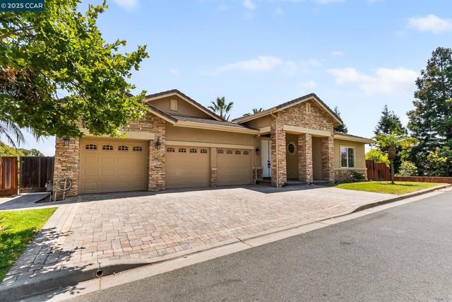 2058 Marazzani Dr, Martinez CA: https://media.crmls.org/mediaz/eccfc616-d543-425b-9a79-6423c09a8894.jpg