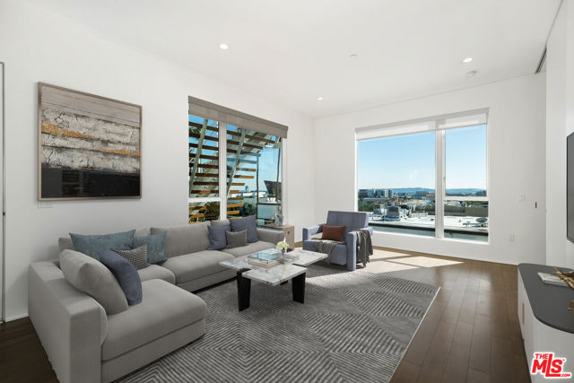 935 N San Vicente Boulevard, West Hollywood CA: https://media.crmls.org/mediaz/ecd03918-35a2-4474-a0ef-f568a44991da.jpg