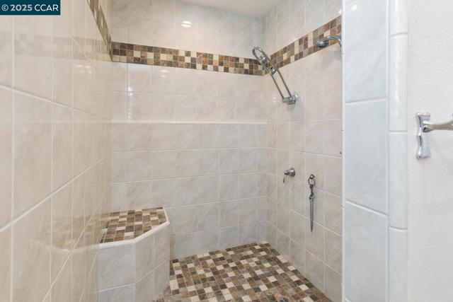 1555 Pebblebrook Ct, Walnut Creek CA: https://media.crmls.org/mediaz/ecd06291-3d1a-4532-92a4-94d930c8af6c.jpg