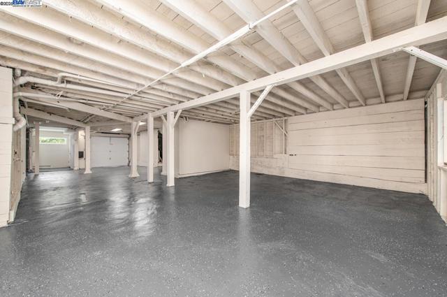 2356 15th St, San Francisco CA: https://media.crmls.org/mediaz/ecd0a3f5-549a-4ba0-9e94-5a6d3460a1c9.jpg