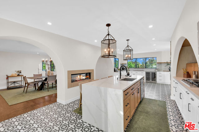 3236 Primera Avenue, Los Angeles CA: https://media.crmls.org/mediaz/ecd0cd74-3db1-4f2d-b3fd-090e0af7337e.jpg