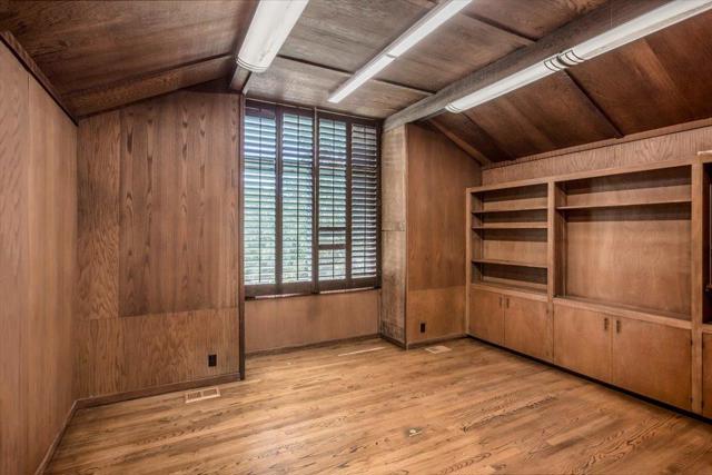 13434 Old Oak Way, Saratoga CA: https://media.crmls.org/mediaz/ecd15061-36f1-4270-9f2d-32699fa31c30.jpg