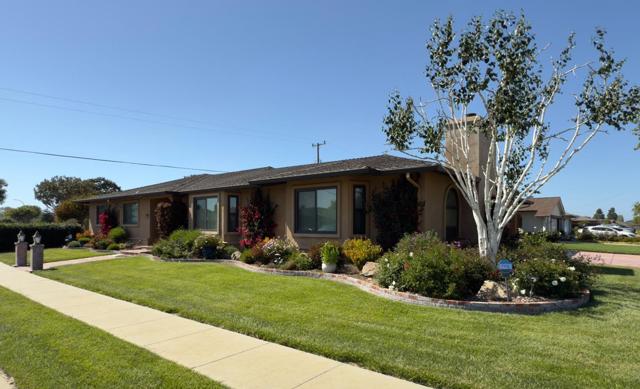 695 San Bruno Way, Salinas CA: https://media.crmls.org/mediaz/ecd15f1a-ea45-4048-bdd8-050c1d510f3e.jpg
