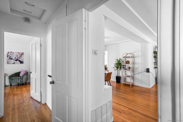 4751 Monroe Ave, San Diego CA: https://media.crmls.org/mediaz/ecd19db8-844a-498f-9432-db0955558e74.jpg