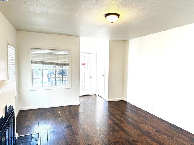 1933 103rd. Ave., Oakland CA: https://media.crmls.org/mediaz/ecd1a6fd-172f-49dd-a0a9-e20953278f7b.jpg