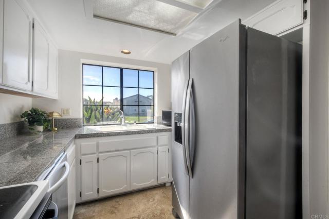 Detail Gallery Image 8 of 29 For 907 Hickory Ct, Carlsbad,  CA 92009 - 2 Beds | 3/1 Baths