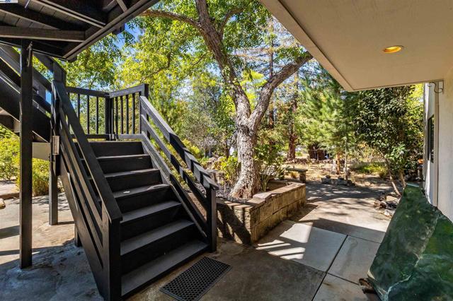 1069 Coombsville Rd, Napa CA: https://media.crmls.org/mediaz/ecd1f342-2bb4-4319-a137-24c02980ac62.jpg