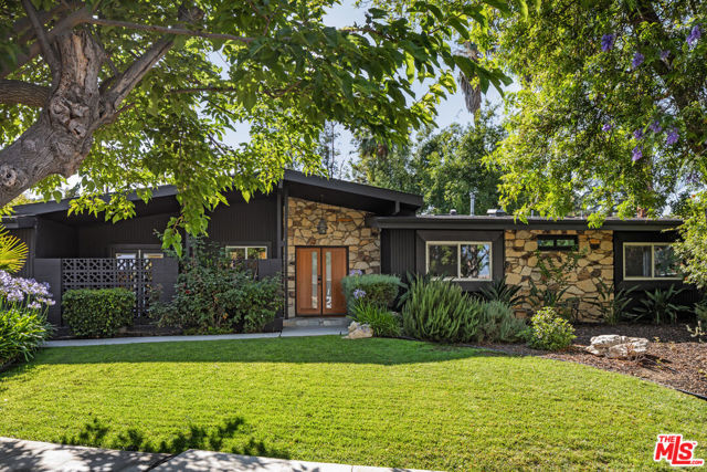 5831 Elba Place, Woodland Hills CA: https://media.crmls.org/mediaz/ecd20b79-0dfe-4ccb-abf8-13733d940345.jpg