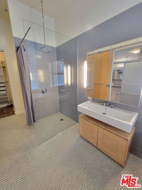 Image 16 of 31 For 4080 Glencoe Avenue 124