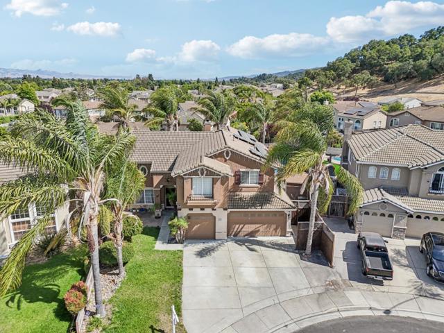 9740 Linnet Court, Gilroy CA: https://media.crmls.org/mediaz/ecd2a9eb-53db-415f-86af-c231c68eb571.jpg