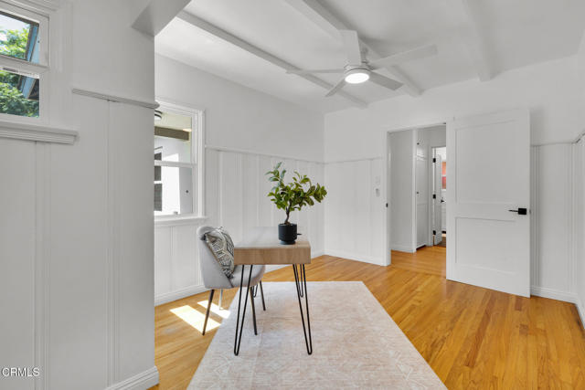 410 W Spazier Avenue, Burbank CA: https://media.crmls.org/mediaz/ecd3b391-31da-4dc5-a6ca-d1f48df538e9.jpg