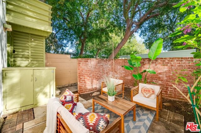 5172 1/2 Village, Los Angeles CA: https://media.crmls.org/mediaz/ecd479c7-674c-4267-84d5-dd9a010d8088.jpg