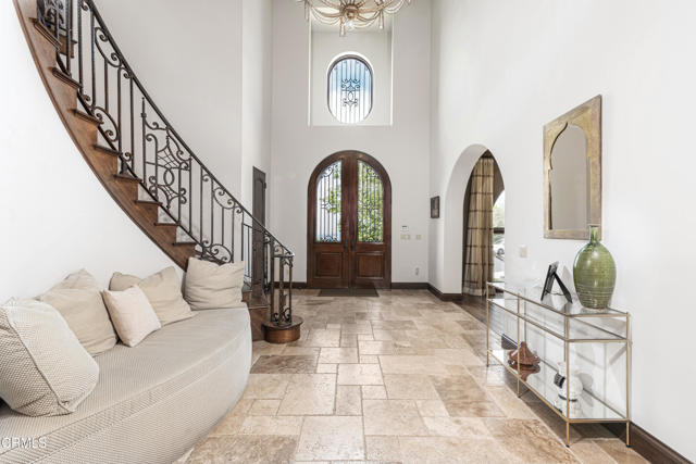 2330 Crystal Lane, Pasadena CA: https://media.crmls.org/mediaz/ecd4d577-fb36-416c-8b93-0cacf9f025df.jpg