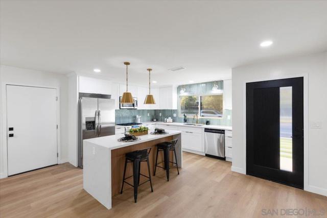 9659 Mast Blvd, Santee CA: https://media.crmls.org/mediaz/ecd5028e-3bd6-4b26-97c6-1b513d4ed70a.jpg