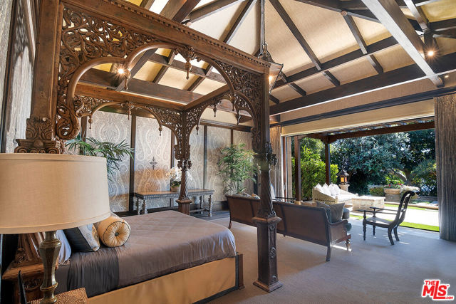 24834 Pacific Coast Highway, Malibu CA: https://media.crmls.org/mediaz/ecd52d3e-6fec-4fc8-ba3a-07d50c20fe60.jpg